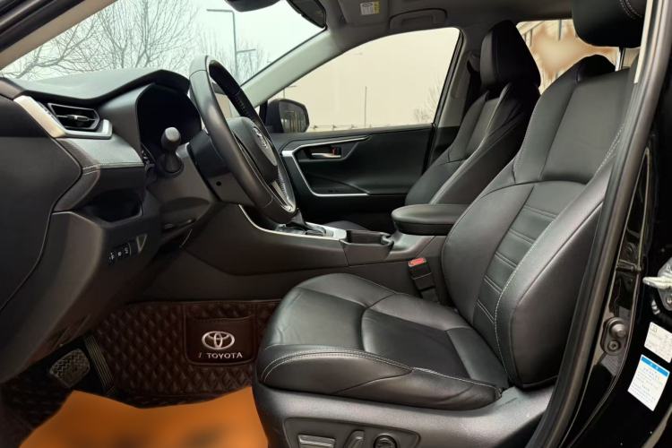 Used Toyota Wildlander 2022 2.0L CVT 4x4 Luxury PLUS Edition
