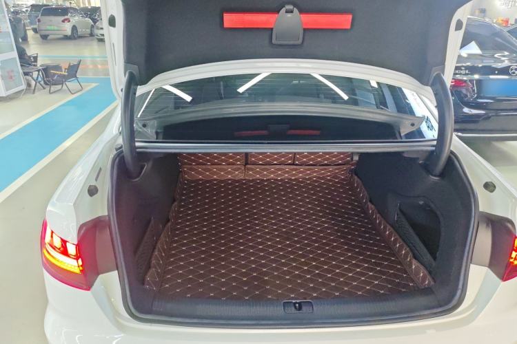 Used Audi A4L 2022 40 TFSI Luxury Dynamic Model
