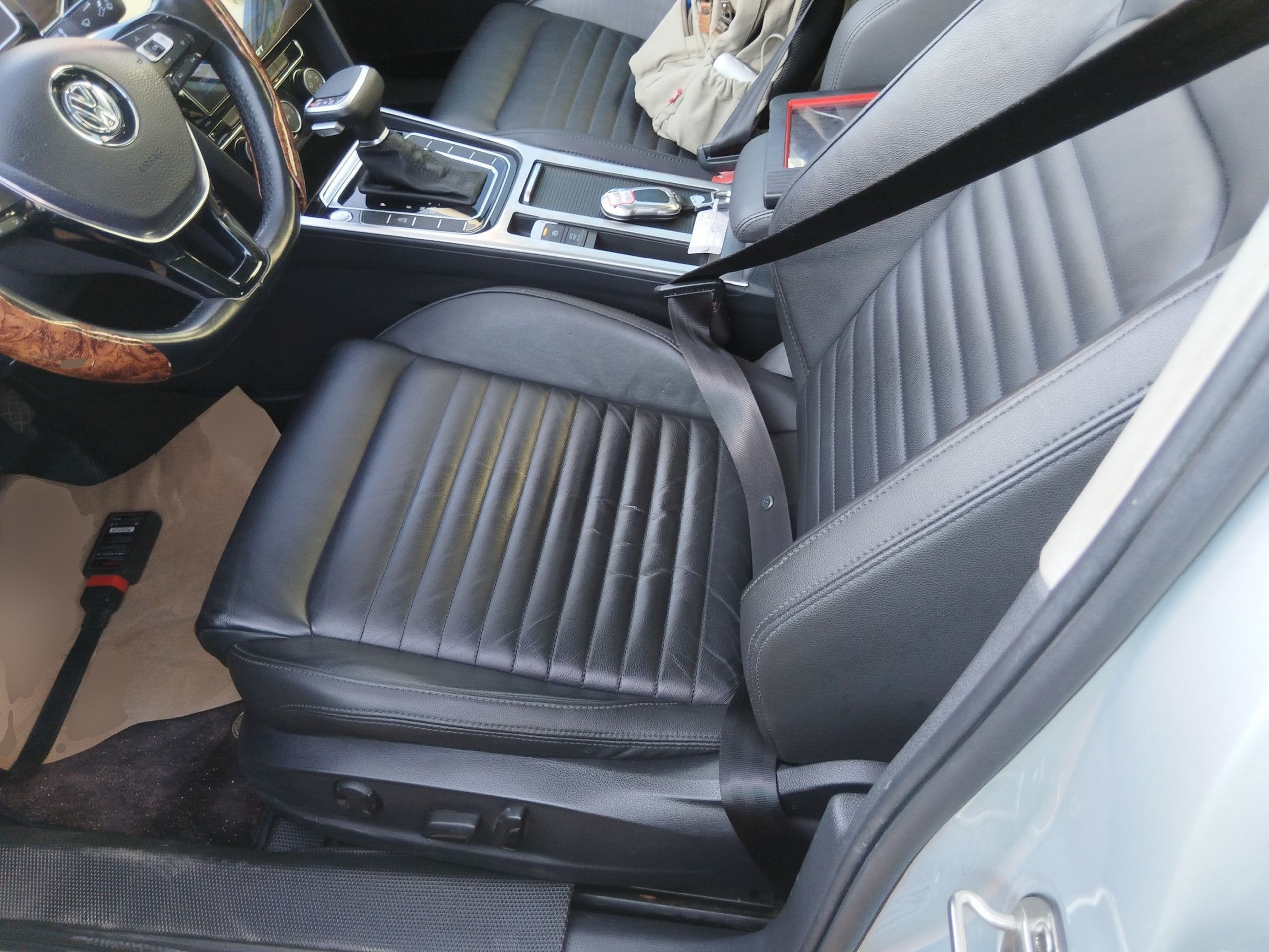 Переднее сиденье в автомобиле