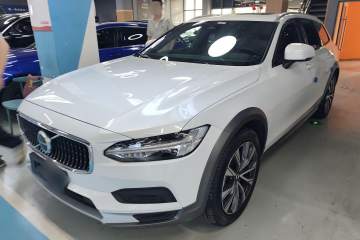 Used Volvo V90 2022 Cross Country B5 AWD Smart Range Edition