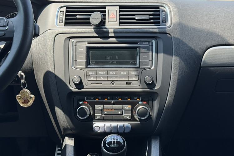 Used Volkswagen Sagitar 2014 Revised Version 1.4TSI Manual Luxury Edition
