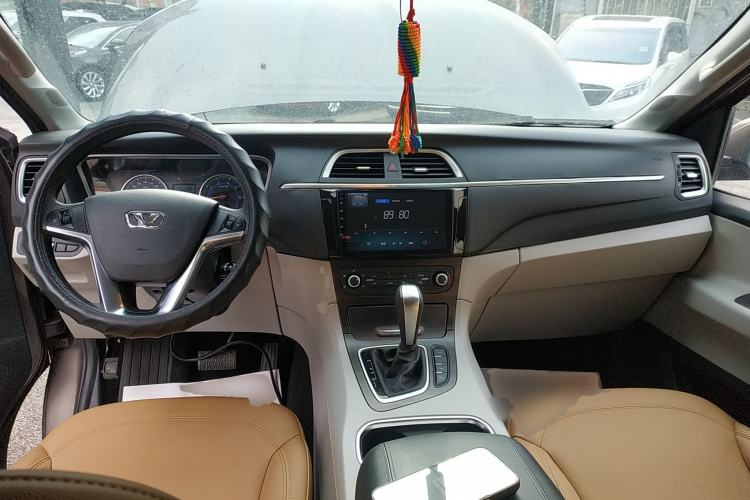 Used Huasong 7 2017 2.0T Automatic Standard Edition
