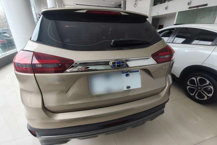 Used Geely Auto Emgrand X7 Sport 2018 1.8TD Automatic Two-Wheel Drive ZhiZun Model with 4G Connectivity

