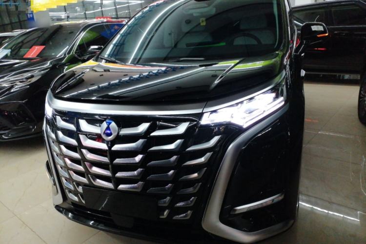 Used Denza D9 2025 DM-i Smart Drive 1020 Four-Wheel Drive Deluxe Model
