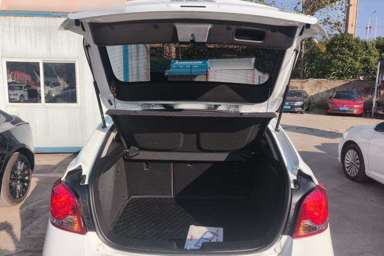 Used Chevrolet Cruze 2013 Hatchback 1.6L Automatic Luxury Model
