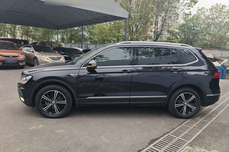 Used Volkswagen Tiguan L 2020 330TSI Automatic Two-Wheel Drive Panoramic Comfort Edition China VI Standard
