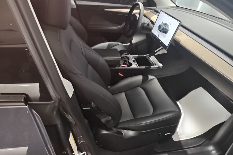 Used Tesla Model Y 2023 Long-Range All-Wheel-Drive Version
