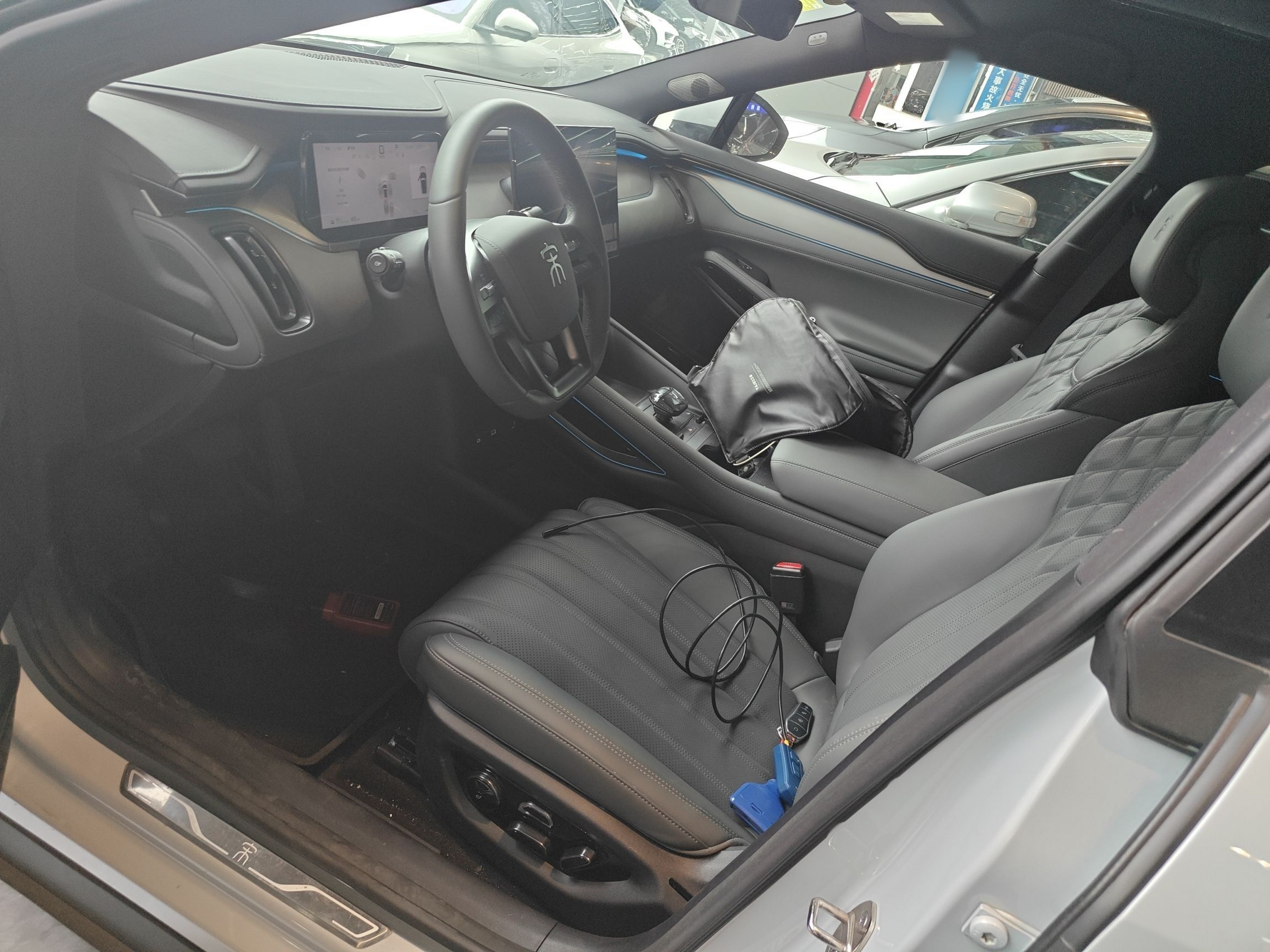 Переднее сиденье в автомобиле