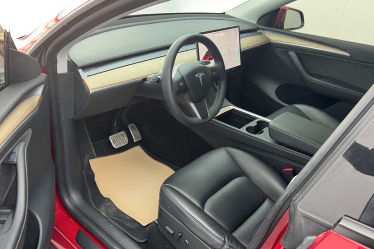 Used Tesla Model Y 2021 Long-Range All-Wheel-Drive Version 3D7
