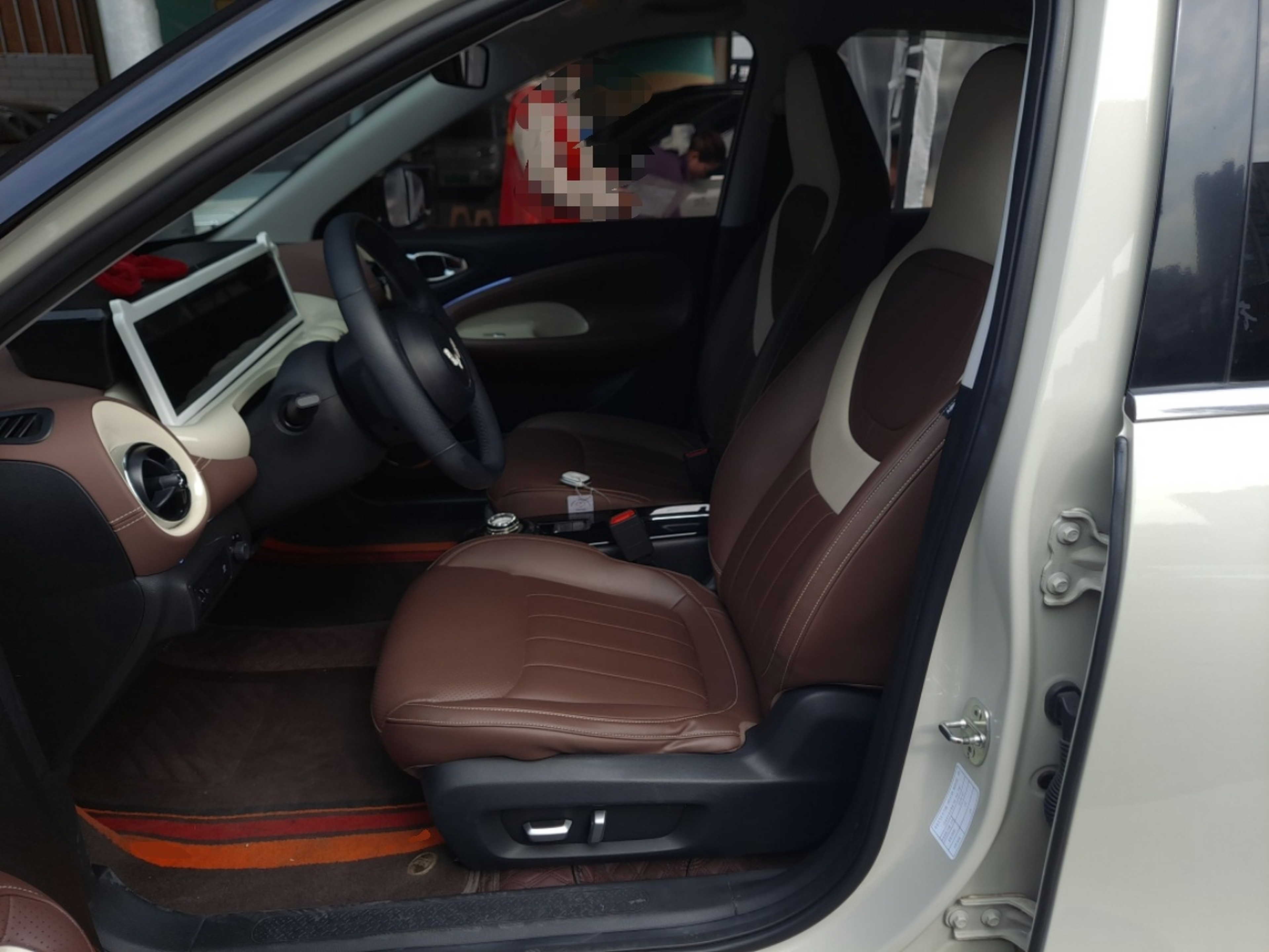 Переднее сиденье в автомобиле