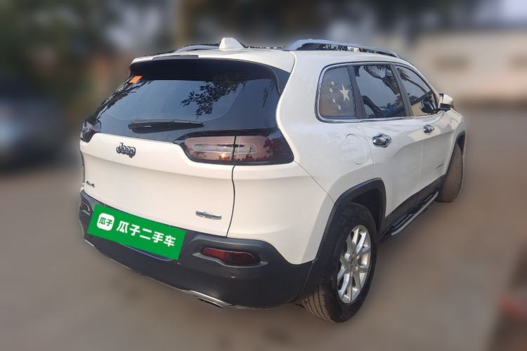 Used  Cherokee 2016 2.4L Professional Edition
