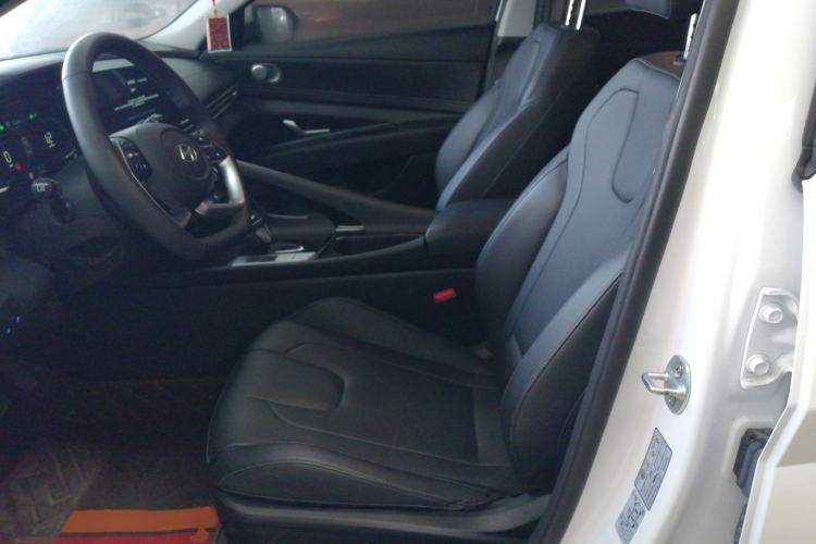 Used Hyundai Elantra 2023 1.5L CVT LUX Prestige Edition