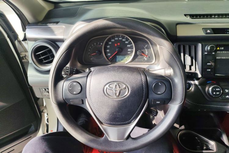 Used Toyota RAV4 2016 2.0L CVT Two-Wheel Drive Comfort Edition China V Standard