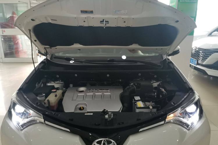 Used Toyota RAV4 2016 2.0L CVT Two-Wheel Drive Fashion Edition China V Standard
