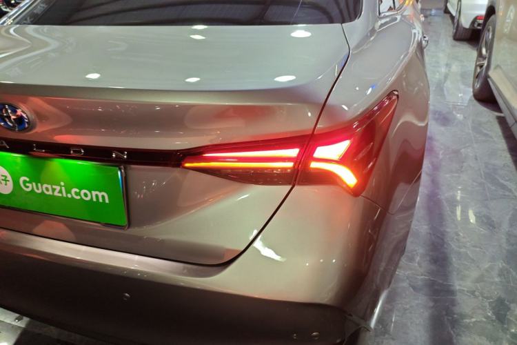 Used Toyota Avalon 2019 Dual-Engine 2.5L Luxury Edition China VI Standard