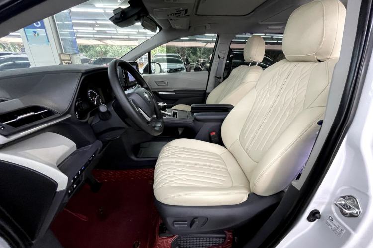 Used Toyota Sienna 2023 2.5L Hybrid Comfort Edition