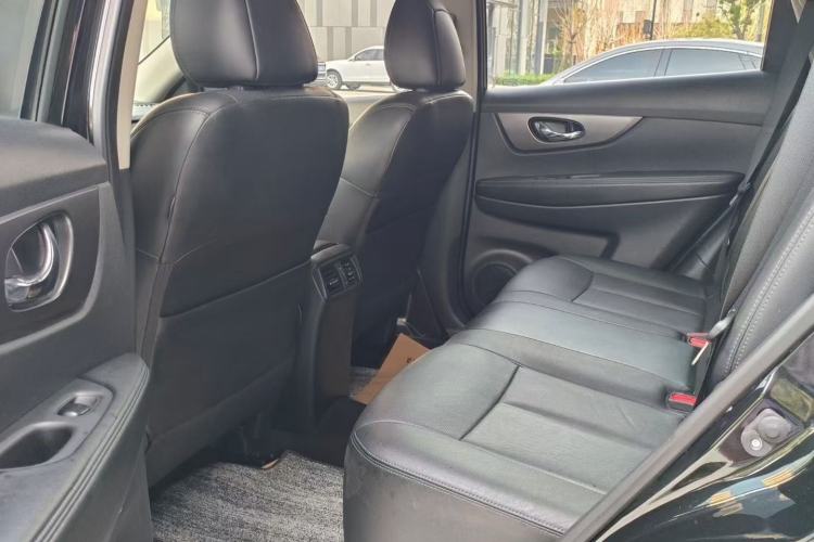 Used Nissan X-Trail 2015 2.0L CVT Comfort MAX Edition 2WD
