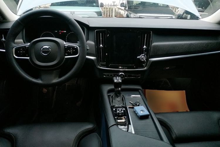 Used Volvo V90 2017 Cross Country T5 AWD Smart Range Edition
