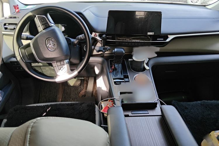 Used Toyota Granvia 2024 2.5L Hybrid Comfort Edition
