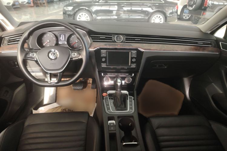 Used Volkswagen Magotan 2019 330TSI DSG Leading Edition China V Standard
