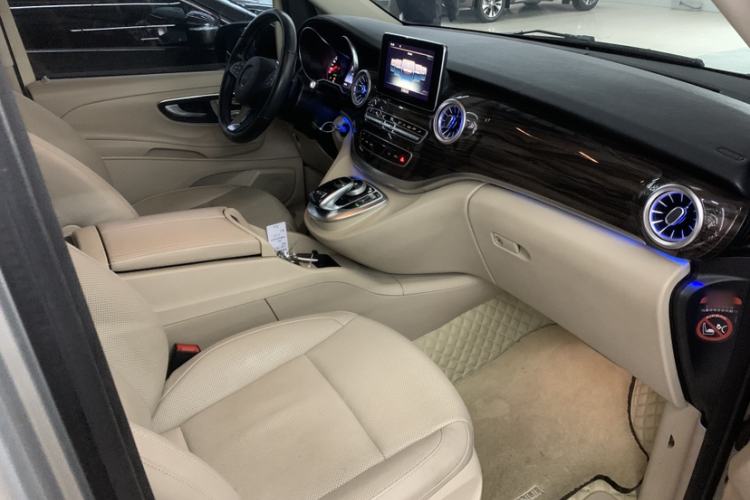 Used Mercedes-Benz V-Class 2016 V 260 Avantgarde Edition
