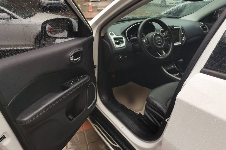 Used  Compass 2017 200T Automatic Family Edition
