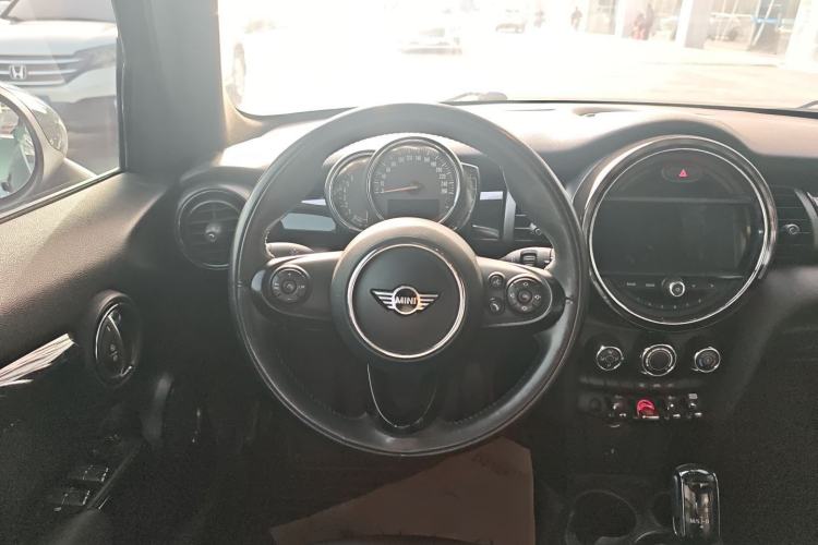 Used  MINI 2018 1.5T COOPER Classic Edition Five-Door Version

