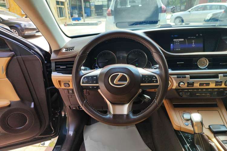 Used Lexus ES 2016 200 Midnight Special Limited Edition
