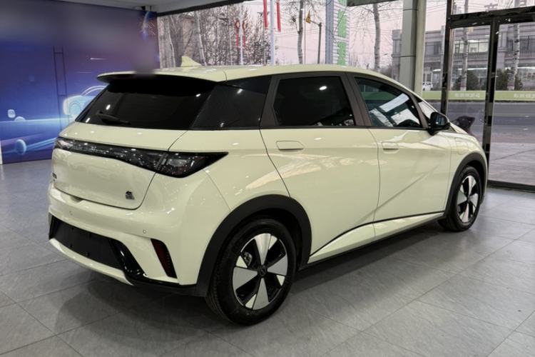 Used BYD Dolphin 2023 420 km Fashion Edition
