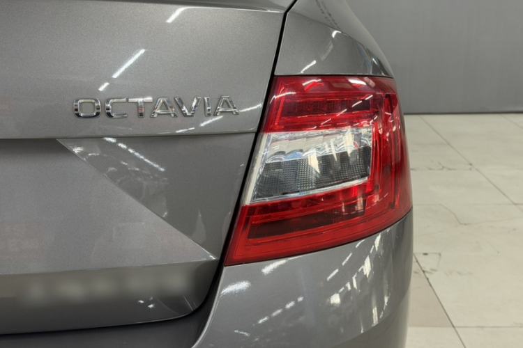 Used Skoda Octavia 2017 Classic Model 1.6L Manual Comfort Edition