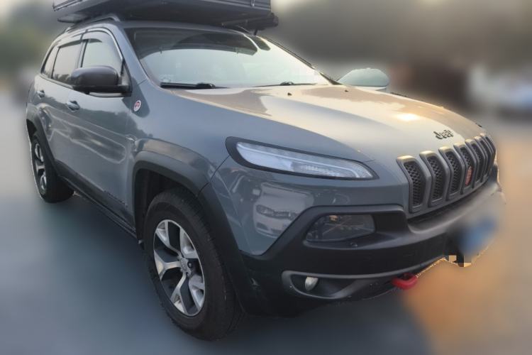 Used  Cherokee 2014 3.2L High-Performance Version
