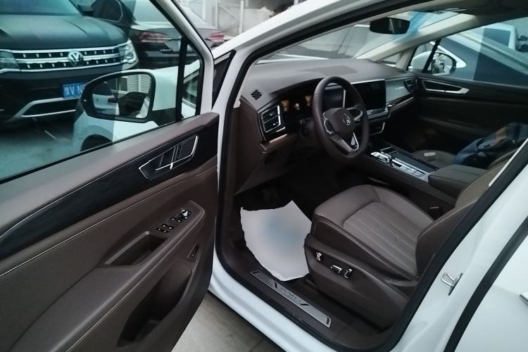 Used Volkswagen Viloran 2024 330TSI Luxury Edition
