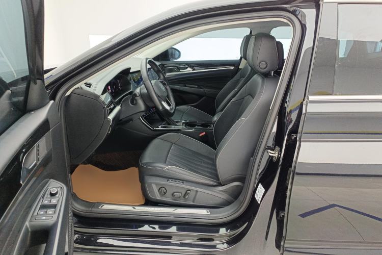 Used Volkswagen Passat 2023 Facelift 330TSI Luxury Edition
