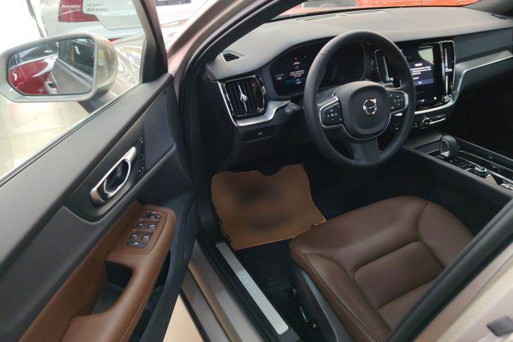 Used Volvo S60 2025 B4 Zhiyi Luxury Edition
