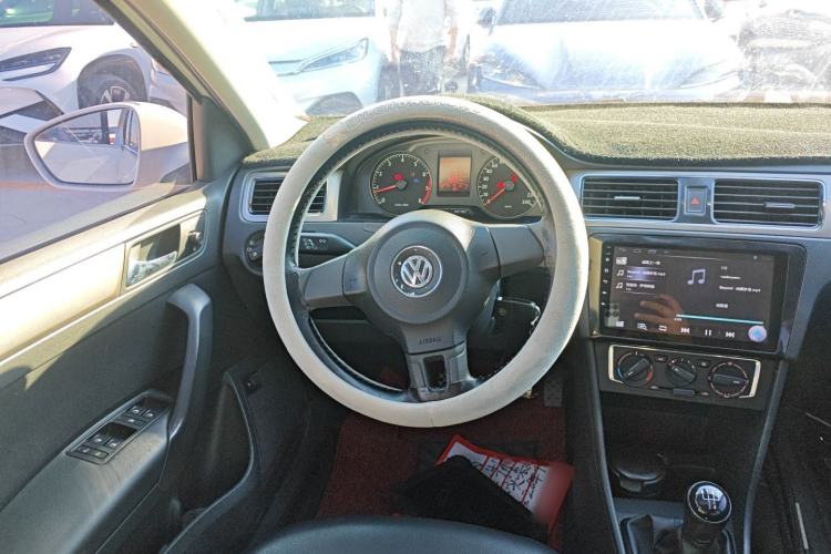 Used Volkswagen Santana 2015 1.4L Manual Comfort Edition
