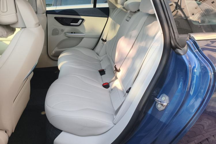 Used Mercedes-Benz EQE 2025 500 4MATIC Luxury Edition
