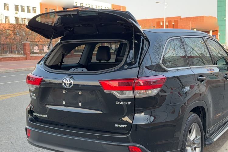 Used Toyota Highlander 2018 2.0T Two-Wheel Drive Prestige Version 7 Seats China V Emission Standard
