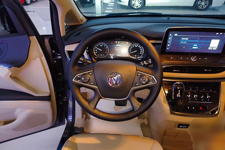 Used Buick GL8 2023 Facelifted Land Cruiser Executive Luxury Version
