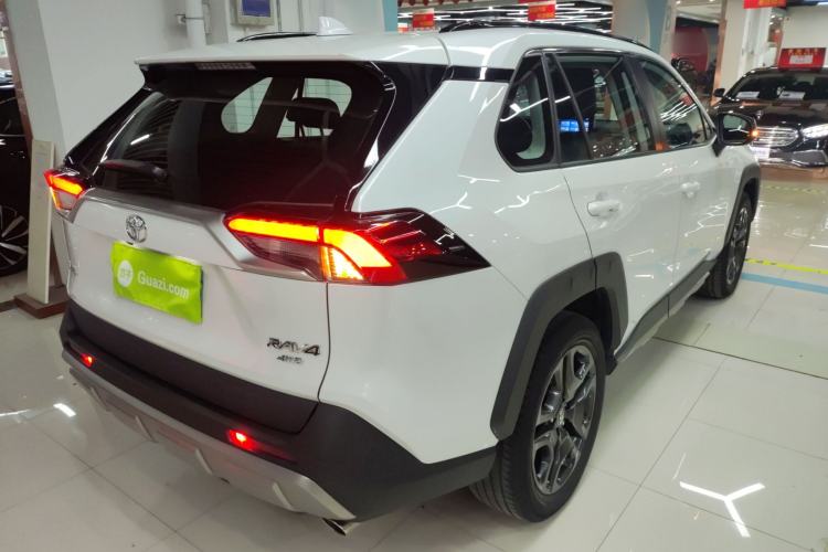 Used Toyota RAV4 2022 2.0L CVT Four-Wheel Drive Premium Edition
