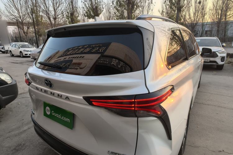 Used Toyota Sienna 2021 2.5L Hybrid Premium Edition
