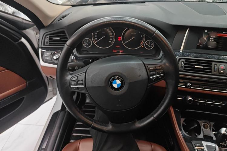 Used BMW 5 Series 2014 520Li Elegant Model
