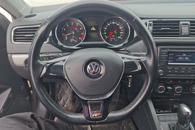 Used Volkswagen Sagitar 2015 230TSI Automatic Comfort Version
