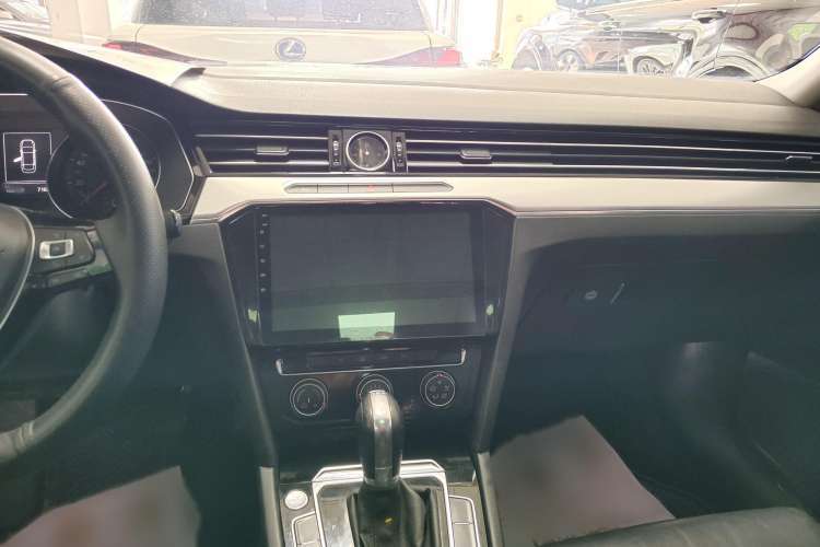 Used Volkswagen Magotan 2018 330TSI DSG Advanced Model
