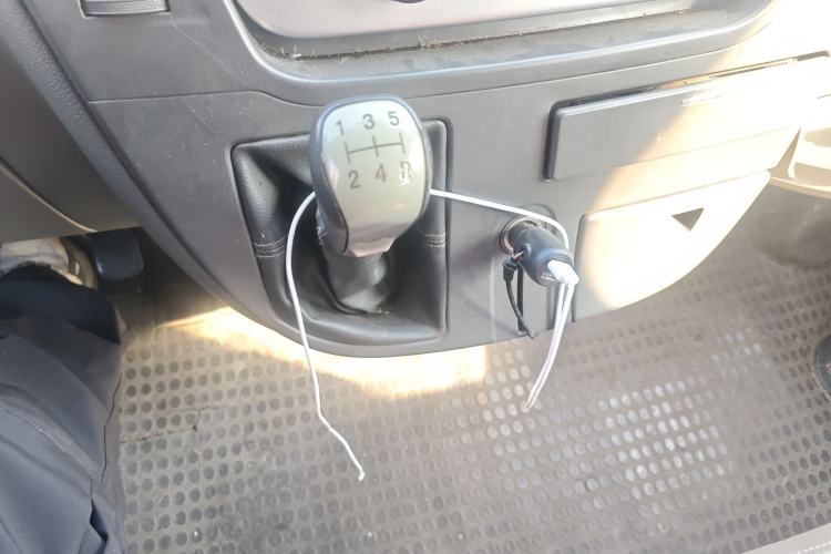 Used SAIC MAXUS Xintu V80 2017 2.5T 6-Speed Manual Aoyuntong National V Short Wheelbase Mid-Height 5/6/10-Seater