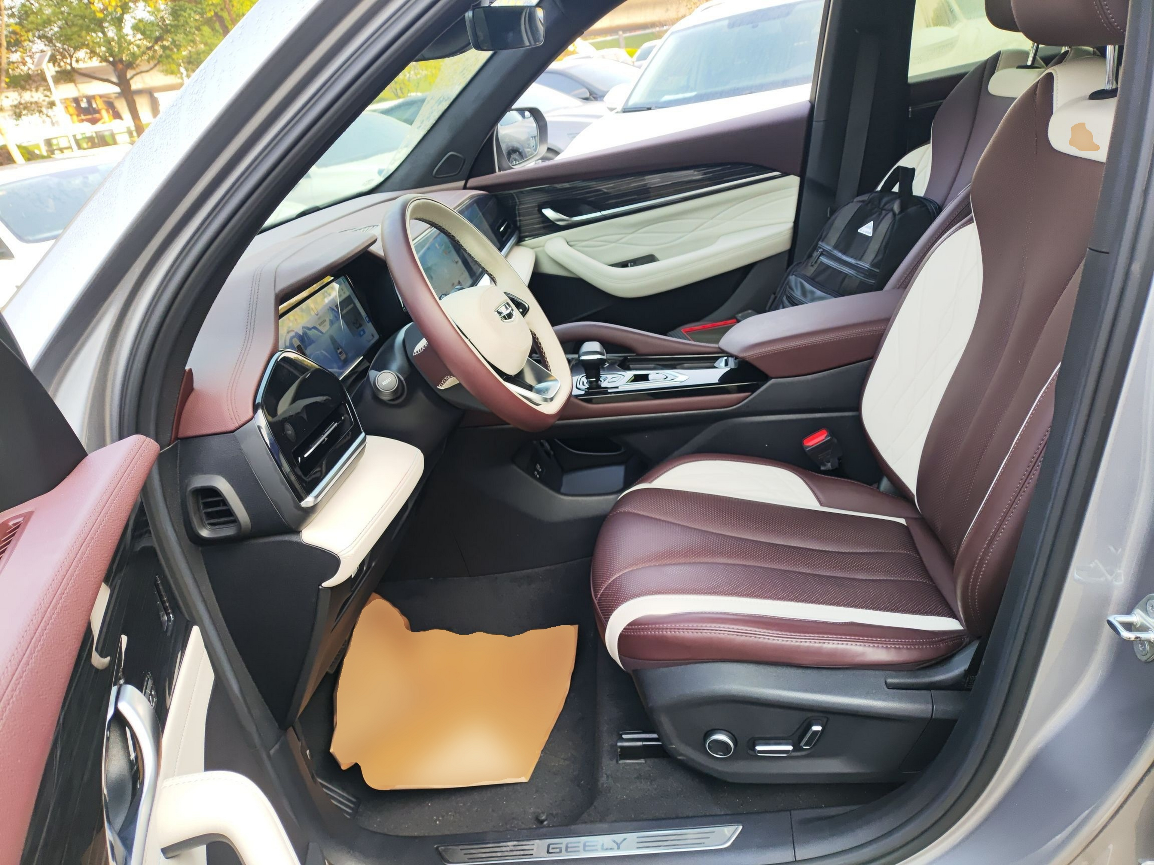 المقاعد الأمامية داخل السيارة