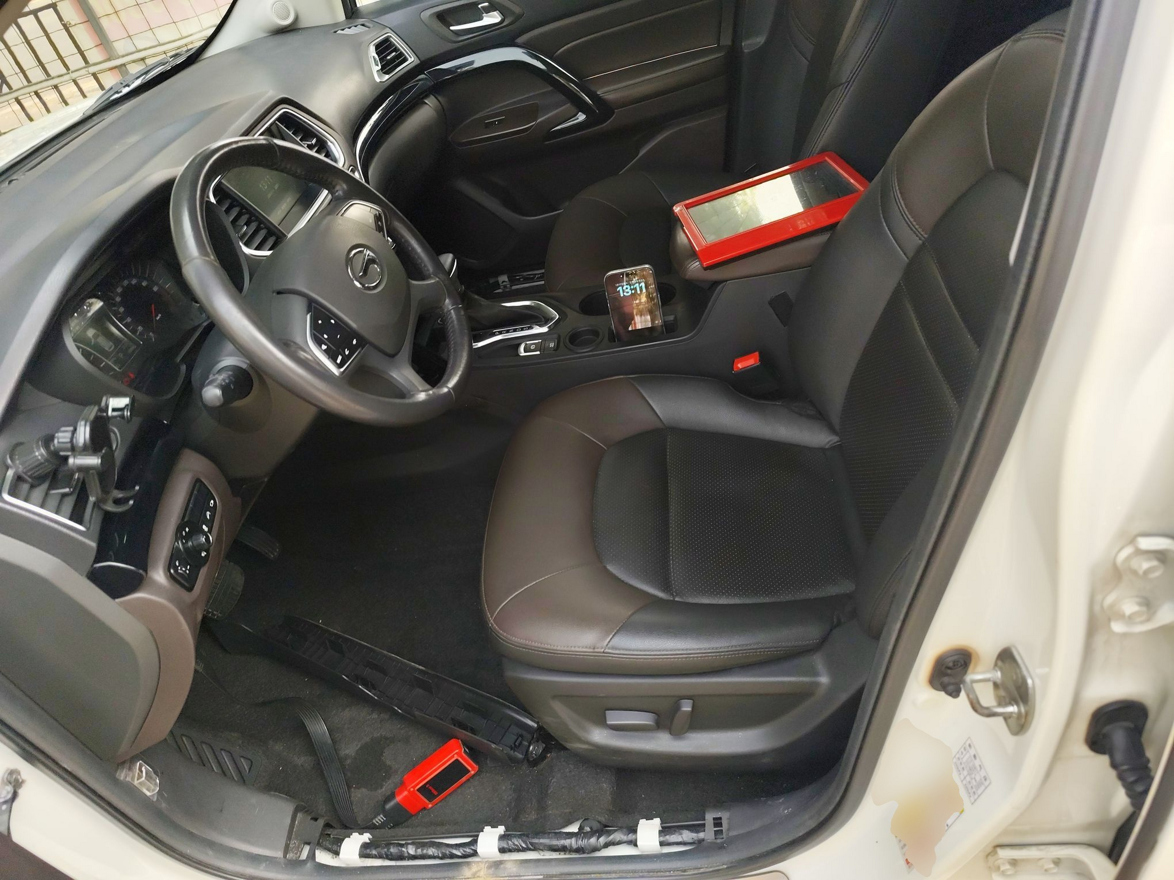 المقاعد الأمامية داخل السيارة