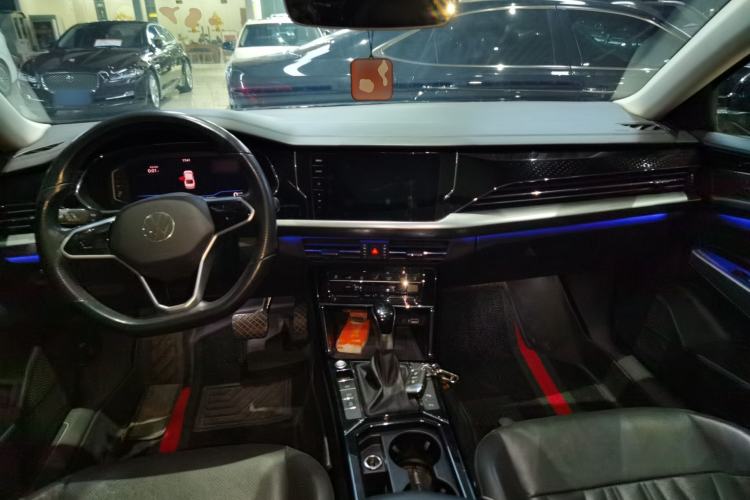 Used Volkswagen Passat 2022 330TSI Luxury Edition Custom Version
