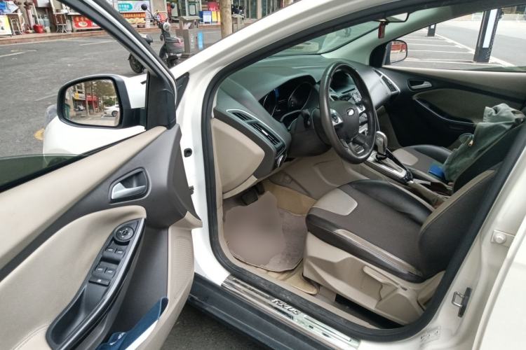 Used Ford Focus 2012 Sedan 1.6L Automatic Fashion Edition