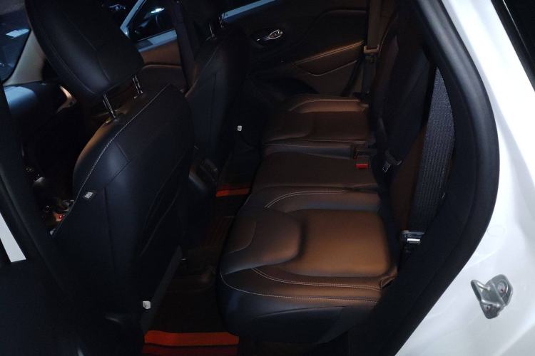 Used  Cherokee 2020 2.0L Two-Wheel Drive Classic Sports Edition
