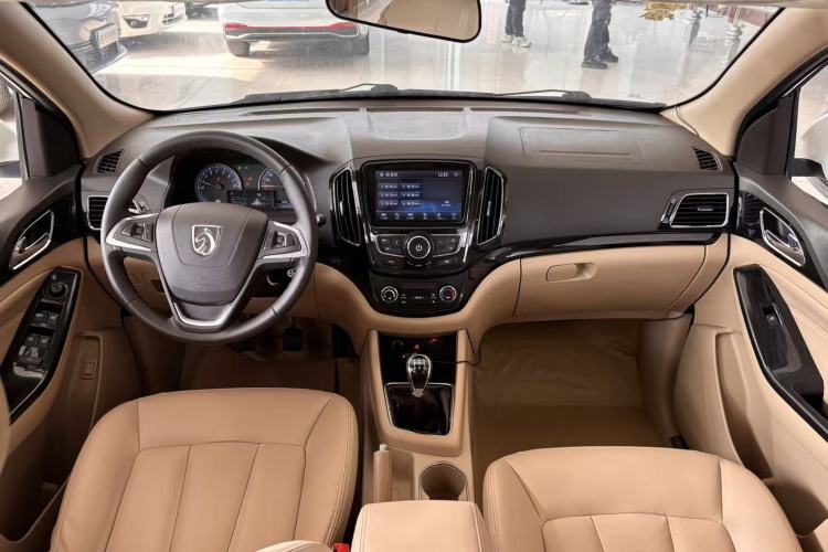 Used Baojun 730 2014 1.5L Manual Luxury Navigation ESP Version 7 Seats
